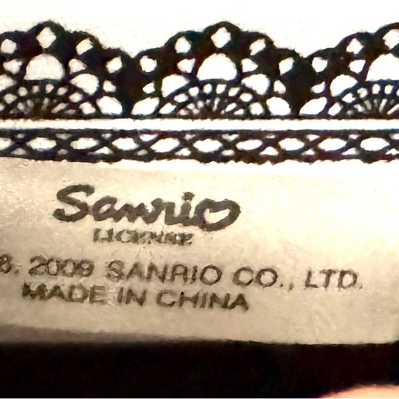 EXCLUSIVE!! Sanrio Hello Kitty Set of 3, Makeup Bag, Trifold Wallet & Coin Purse - Picture 10 of 11